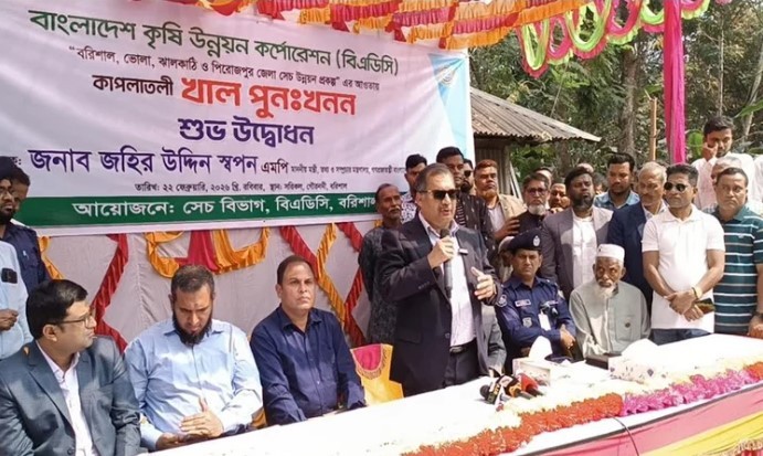 সারা দেশে ২০ হাজার কিলোমিটার খাল খননের পরিকল্পনা রয়েছে : তথ্যমন্ত্রী